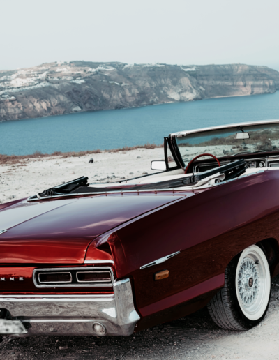 Vintage car photoshoot in Santorini – [scene/view]